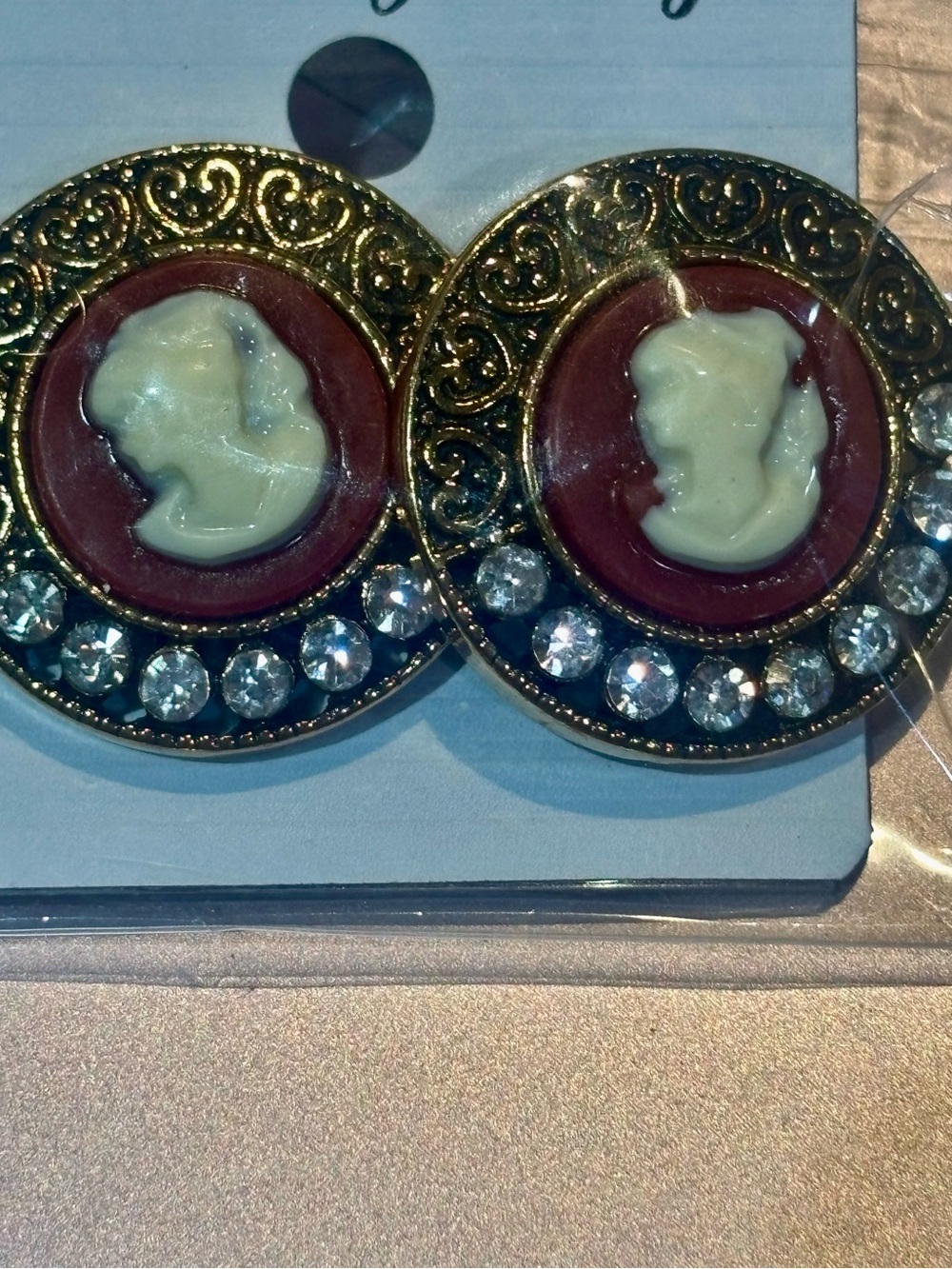 Vintage looking Cameo Crystal Gold-Tone Button Earrings - Red & Cream❤️ঞ❤️